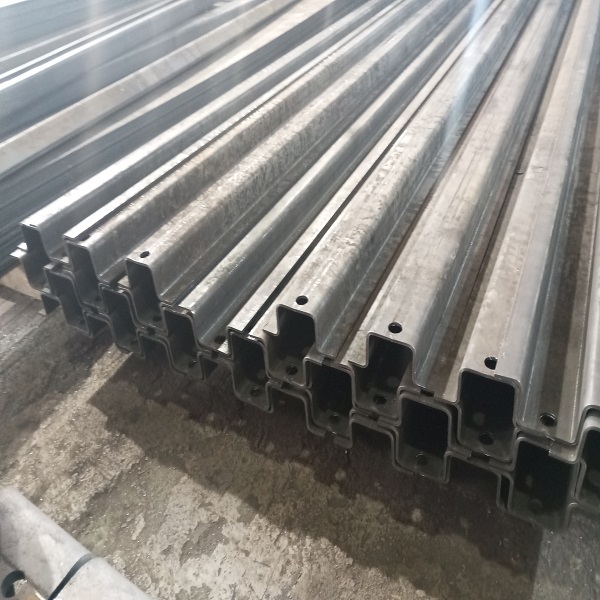 Профиль корытный стальной